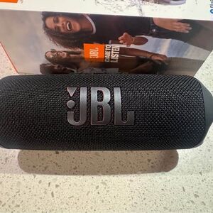JBL Flip 7 portable Bluetooth speaker Black NEW